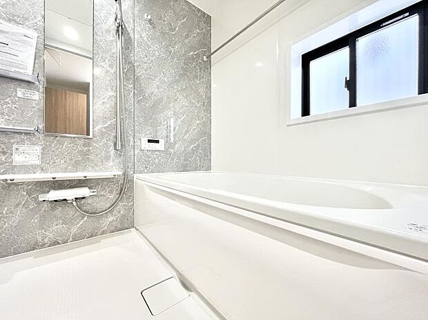 落ち着いた雰囲気でゆっくりお寛ぎいただけるバスルーム