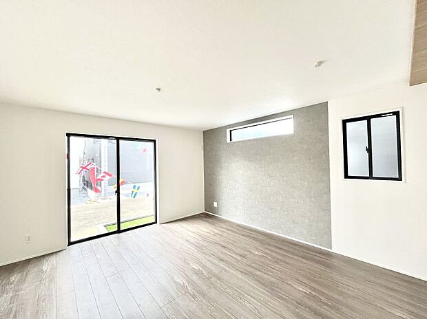 家族の笑顔が自然と生まれてくる、そんな雰囲気のダイニングに仕上がっています。