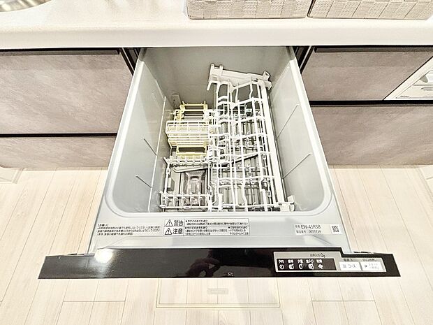 面倒なお片づけは食洗機にお任せ！家事の負担が減って、時間にも気持ちにもゆとりができます。