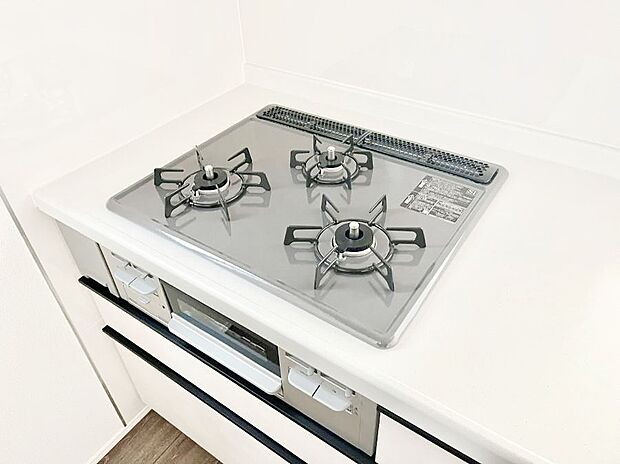 ガスコンロはSiセンサー搭載。火力調節や焦げ付き・消し忘れも防いでくれます。