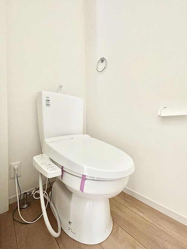〜Toilet〜　清潔感のある水回り♪トイレはウォシュレット付きです◎トイレは毎日使わざるを得ないもの。いつも清潔を保ちたいですね。トイレが2ヶ所あるので朝の混雑時に便利です！