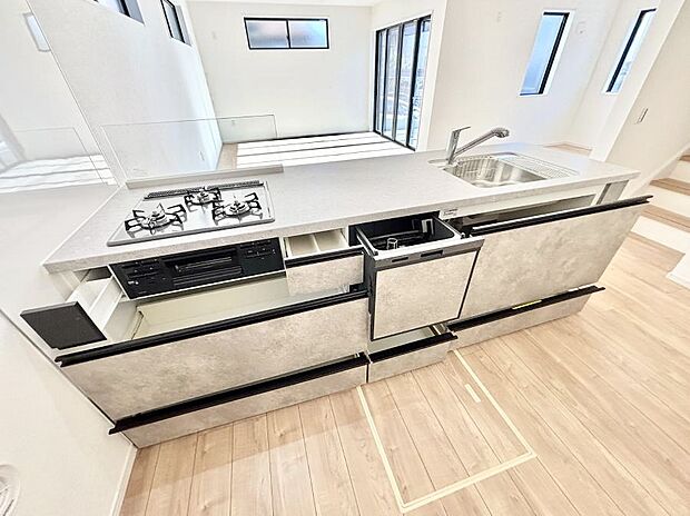 使いやすさを優先したスライド式収納タイプ!