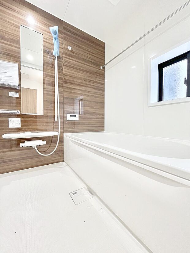 落ち着いた雰囲気でゆっくりお寛ぎいただけるバスルーム