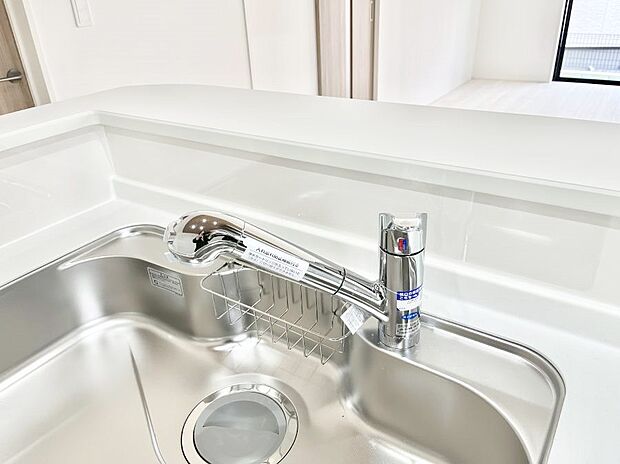 いつでも清潔なおいしいお水を。一つの水栓で水道水と浄水を使い分け。