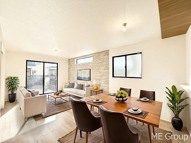 ご家族の賑やかな話し声で包まれる明るいリビング ※家具はCGです