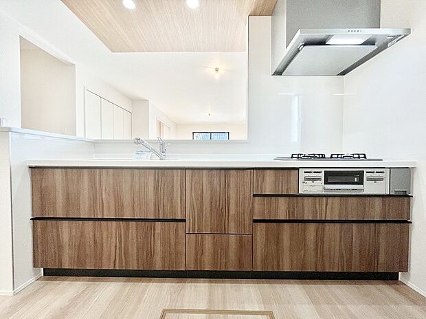 広々とした使い勝手の良いキッチンで日々のお料理も楽しくなりそう