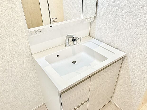 ハンドシャワー付き！使いやすい洗面台。