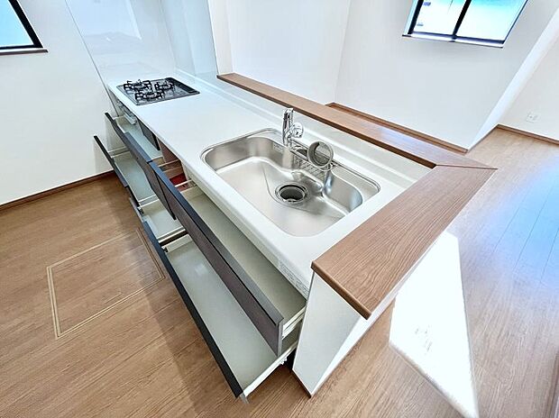 使いやすさを優先したスライド式収納タイプ!