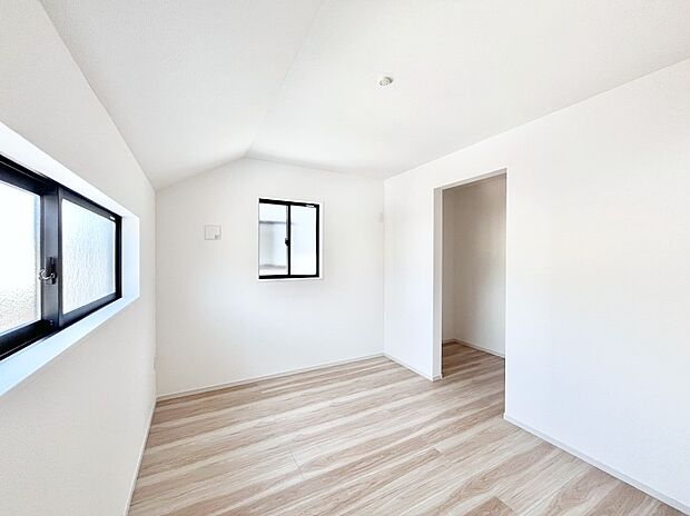 ウォークインクローゼットがあるお部屋。季節ごとの入れ替えも不要で便利です！