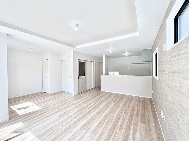 家族の笑顔が自然と生まれてくる、そんな雰囲気のダイニングに仕上がっています。