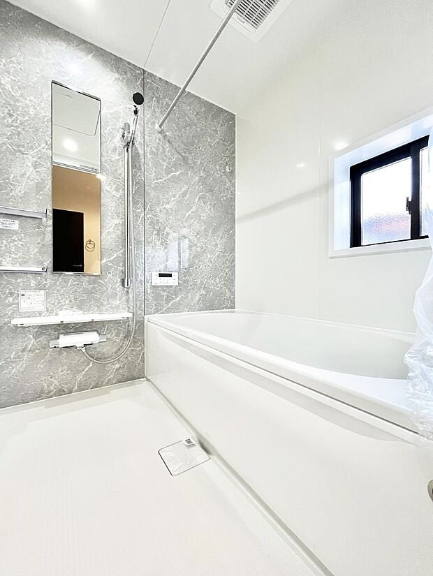 落ち着いた雰囲気でゆっくりお寛ぎいただけるバスルーム