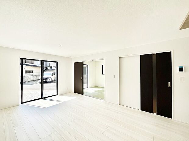 家族の笑顔が自然と生まれてくる、そんな雰囲気のダイニングに仕上がっています。