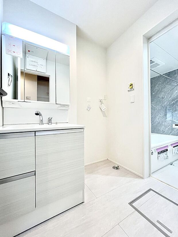 清潔感のある快適空間です。毎日の身支度も気持ち良くお使い頂けます。