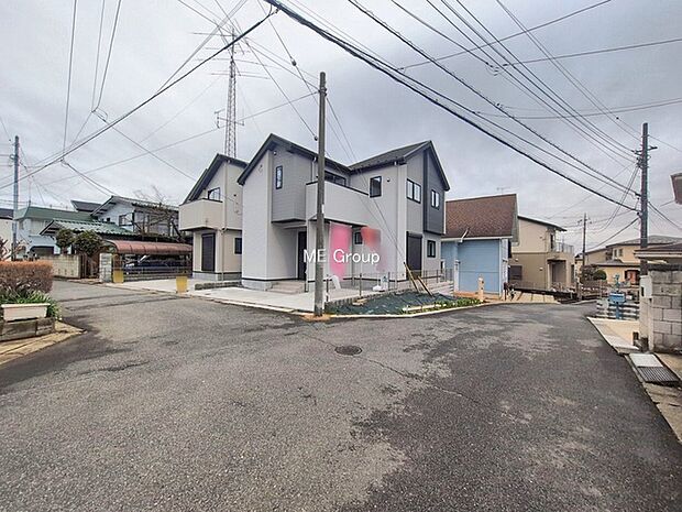 ~Exterior~ 閑静な住宅地で子育て家族に最適。緑に恵まれたエリアでお散歩も快適で、自然に包まれた穏やかな暮らしを叶える住環境です。緑の潤いを感じながらホッと過ごせそう。