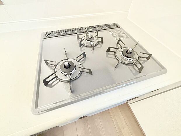 ◆B号棟◆三口ガスコンロでお料理が一気にはかどりそう。