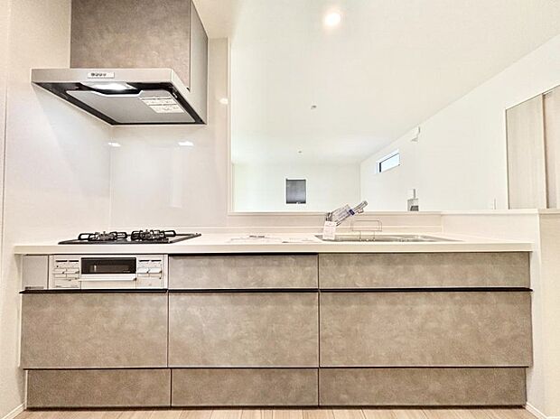 ~Kitchen~ 広くて使いやすいキッチンなら家族でいっしょに料理をつくったり、後片付けも手間なくできちゃいます♪収納もたっぷりあるので、いつもすっきりと清潔な印象を保てます。