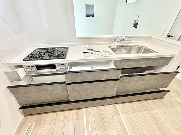 使いやすさを優先したスライド式収納タイプ!