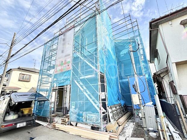 〜Exterior〜　閑静な住宅地で子育て家族にピッタリ。毎日のお散歩も快適な緑に恵まれたエリアで、自然に包まれた穏やかな暮らしを実現するための、ゆとりある住環境が整っています。