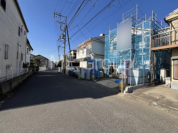 〜Exterior〜  前面道路： 住宅地になっているので車量も少なく、静かな立地です。子育て環境も良好です♪♪周辺環境もあわせてご案内させて頂きます。お気軽にお問い合わせください。