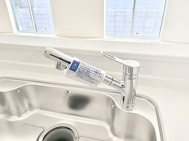 いつでも清潔なおいしいお水を。一つの水栓で水道水と浄水を使い分け。