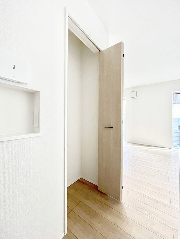 物が集まりそうなLDKもスッキリ片付きます。