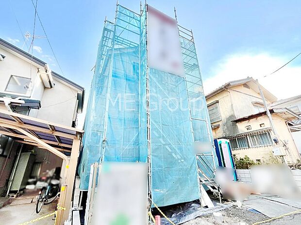 〜Exterior〜  閑静な住宅地で子育て家族にピッタリ。  毎日のお散歩も快適な緑に恵まれたエリアで、自然に包まれた穏やかな暮らしを実現するための、ゆとりある住環境が整っています。