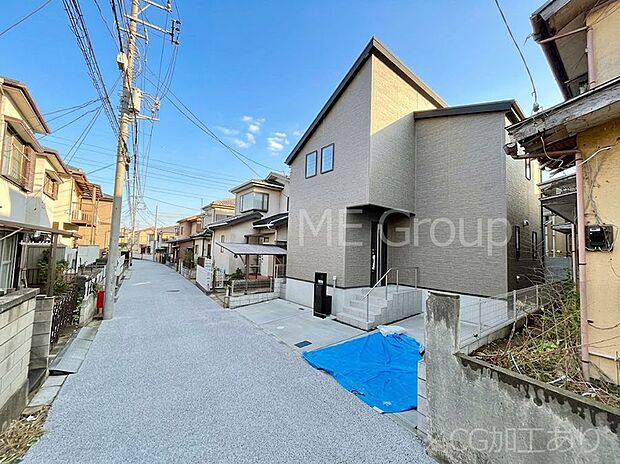 ~Exterior~ 前面道路は閑静な住宅地をはしる車通りの少ない道路。駐車の出し入れもらくらくです!ご不明点・現地見学のご希望は、お気軽にお問い合わせください!