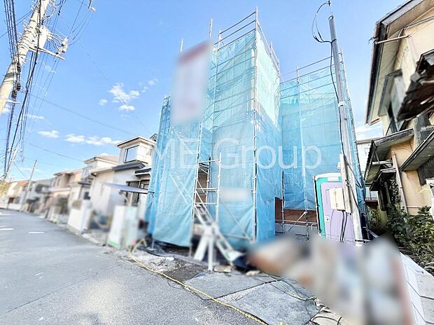 〜Exterior〜　前面道路は閑静な住宅地をはしる車通りの少ない道路。駐車の出し入れもらくらくです！ご不明点・現地見学のご希望は、お気軽にお問い合わせください！