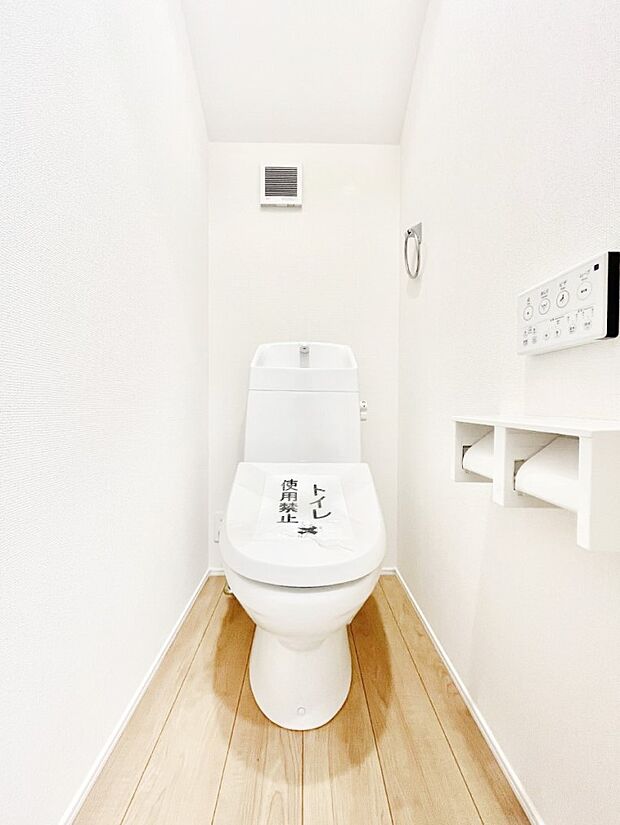 〜Toilet〜　綺麗・スッキリ・快適なウォシュレット付トイレでくつろげる空間です。トイレは毎日使わざるを得ないもの。いつも清潔を保ちたいですね。トイレが2ヶ所あるので朝の混雑時に便利です！