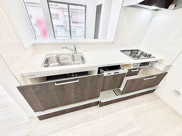 使いやすさを優先したスライド式収納タイプ!