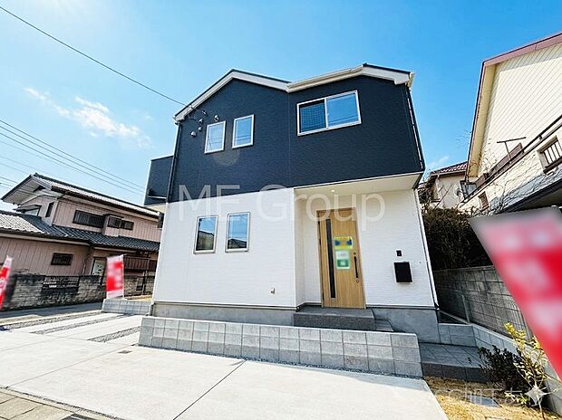 ~Exterior~ 角地により陽当り・風通し良好です。一戸建ての大きなメリットは、自分達の「土地」を「自由に」使える事です。ガーデニングやDIY,車やバイクの趣味など様々な用途で利用できます。