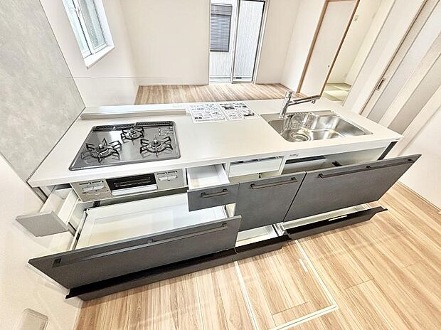 使いやすさを優先したスライド式収納タイプ!