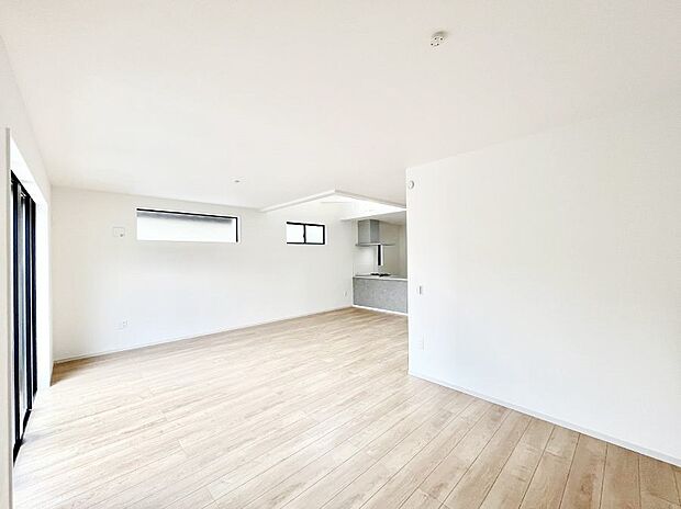 ~Living~ 家族の食事や団らんのほか、子どもを遊ばせたり、友人を招いたりするLDKは住まいの中心。長時間過ごす場所だから、その空間は住まい全体の居心地を左右します。