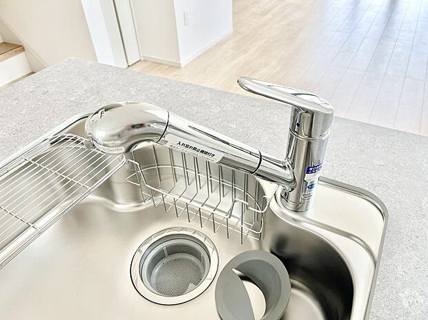 いつでも清潔なおいしいお水を。一つの水栓で水道水と浄水を使い分け。