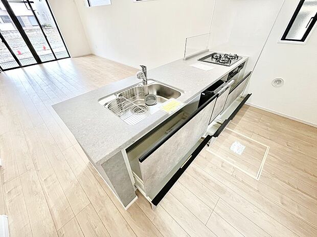 使いやすさを優先したスライド式収納タイプ!