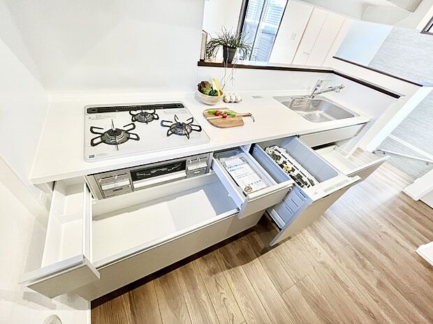 使いやすさを優先したスライド式収納タイプ！