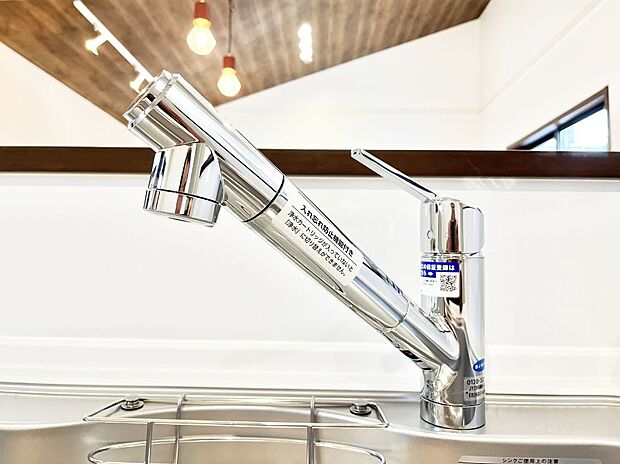 いつでも清潔なおいしいお水を。一つの水栓で水道水と浄水を使い分け。