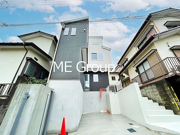 -Exterior-周辺には学校や買物施設もあり生活、子育てに適した環境が広がっています！「永住地」として、物件のご見学だけではなく、周辺の環境や通学できる学校についてもご相談ください！