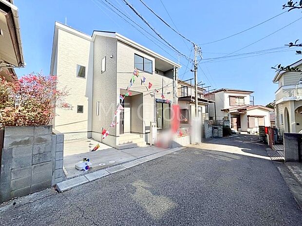 〜Exterior〜　前面道路は閑静な住宅地をはしる車通りの少ない道路。駐車の出し入れもらくらくです！ご不明点・現地見学のご希望は、お気軽にお問い合わせください！