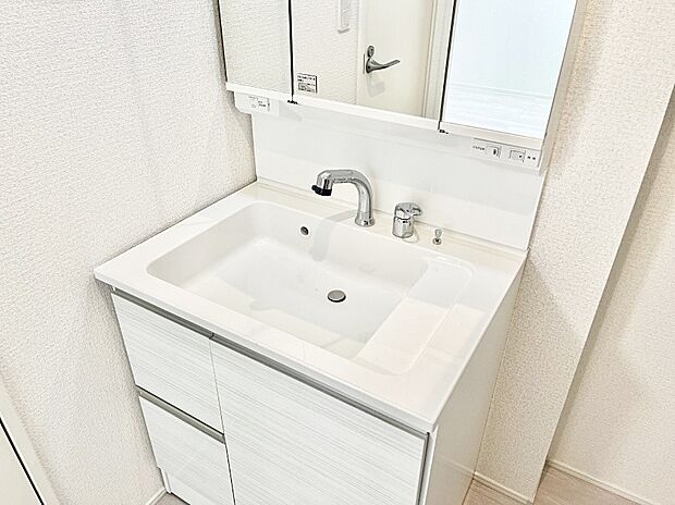 ハンドシャワー付き！使いやすい洗面台。