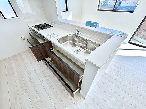 使いやすさを優先したスライド式収納タイプ！