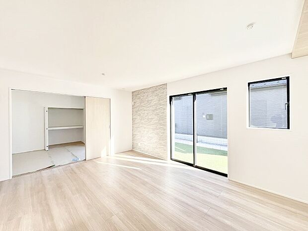 家族の笑顔が自然と生まれてくる、そんな雰囲気のダイニングに仕上がっています。