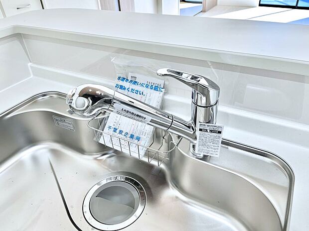 いつでも清潔なおいしいお水を。一つの水栓で水道水と浄水を使い分け。