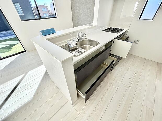 使いやすさを優先したスライド式収納タイプ！