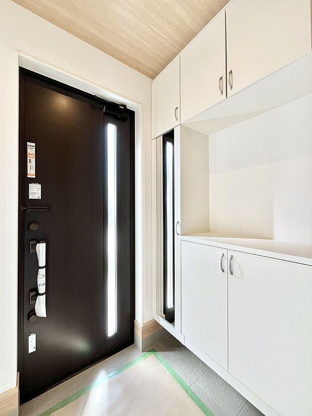 明るい玄関はお客様をお出迎えするのにぴったりです!