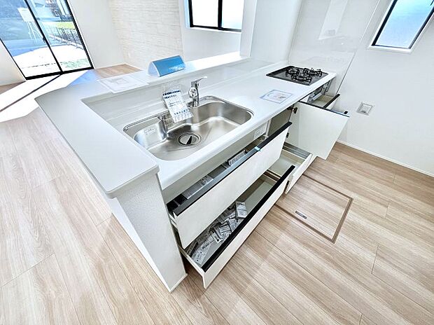 使いやすさを優先したスライド式収納タイプ！