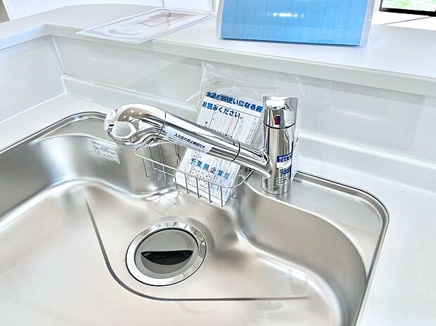 いつでも清潔なおいしいお水を。一つの水栓で水道水と浄水を使い分け。