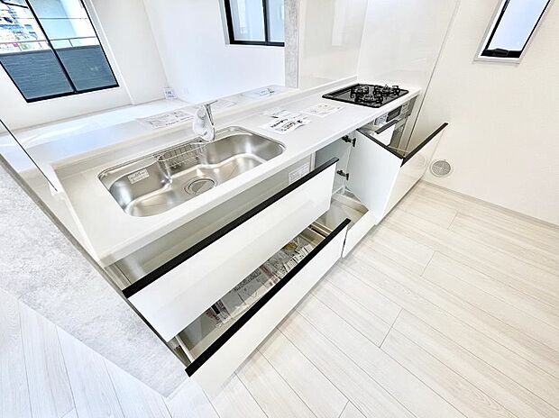 使いやすさを優先したスライド式収納タイプ！