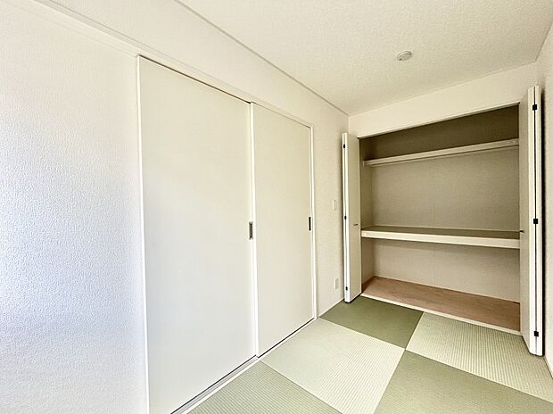 ◆3号棟◆〜Japanese Room〜　LDK隣接の和室は、アイロンがけなど奥様の家事スペースとして、また小さなお子様のいるご家庭ではお昼寝やおむつ替えの場としてご活用いただけます。