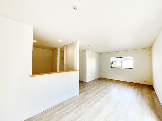 ◆1号棟◆〜Living〜　ここにはみんなが集い、食事と楽しい会話が始まる。話に夢中になりすぎて、ついつい時を忘れ夜半過ぎになってしまう。そんな束の間の幸せを感じさせてくれる場所でありたい。